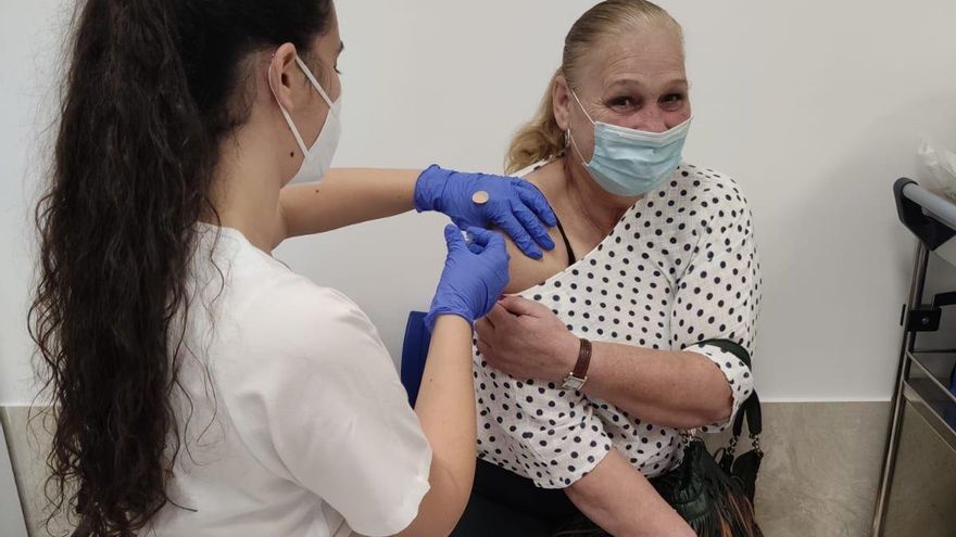 Sanidad administra 823.671 dosis de vacunas contra la COVID-19