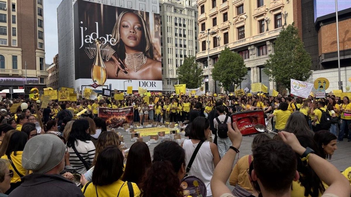 Cientos de profesores de las escuelas infantiles madrileñas se concentran en Callao en el tercer día de huelga
