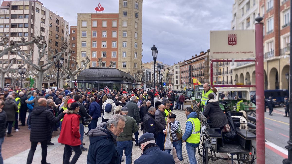 Agricultores manifestándose en el Espolón