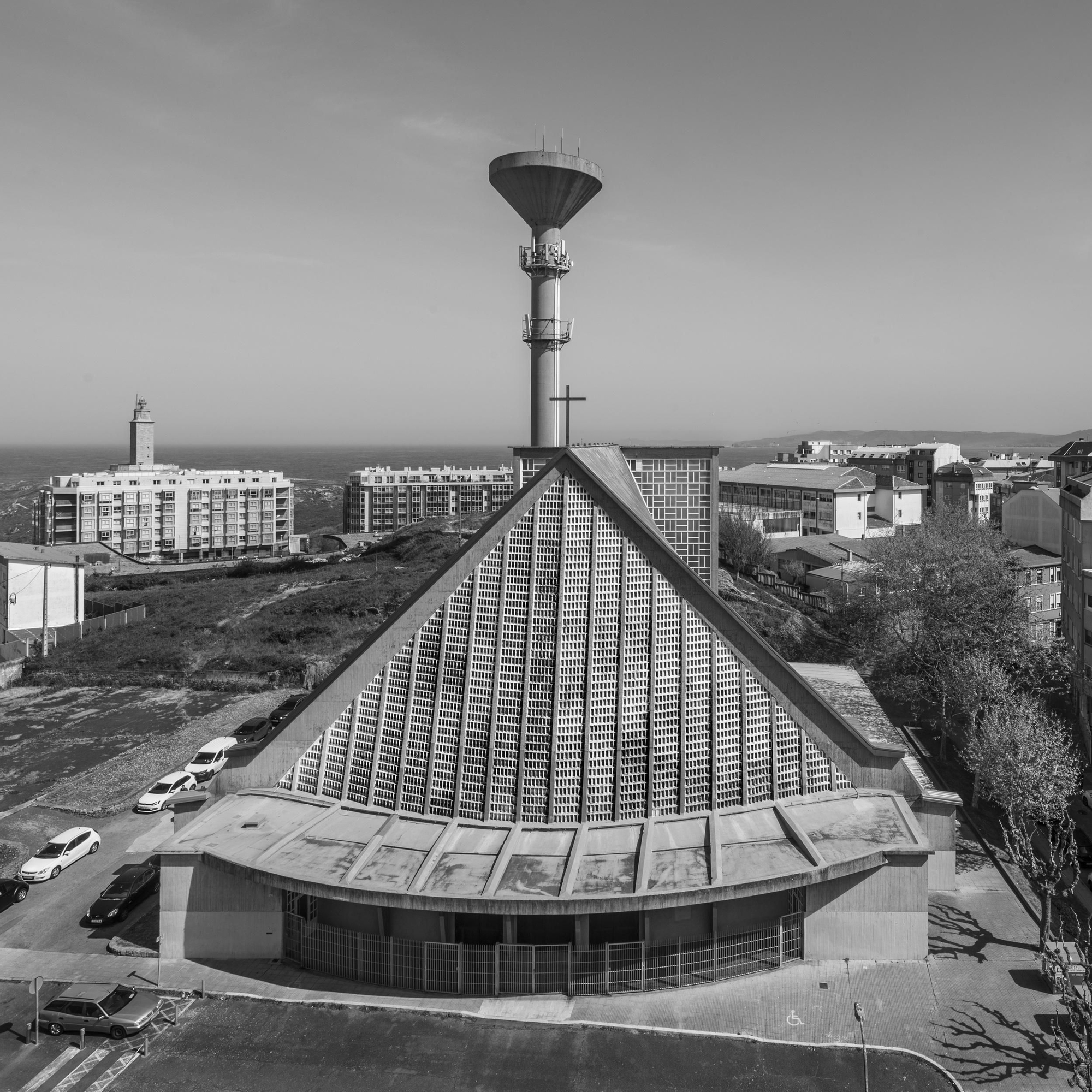 La iglesia de San Xosé en el barrio de Monte Alto de A Coruña, obra del arquitecto Jacobo Rodríguez-Losada Trulock.