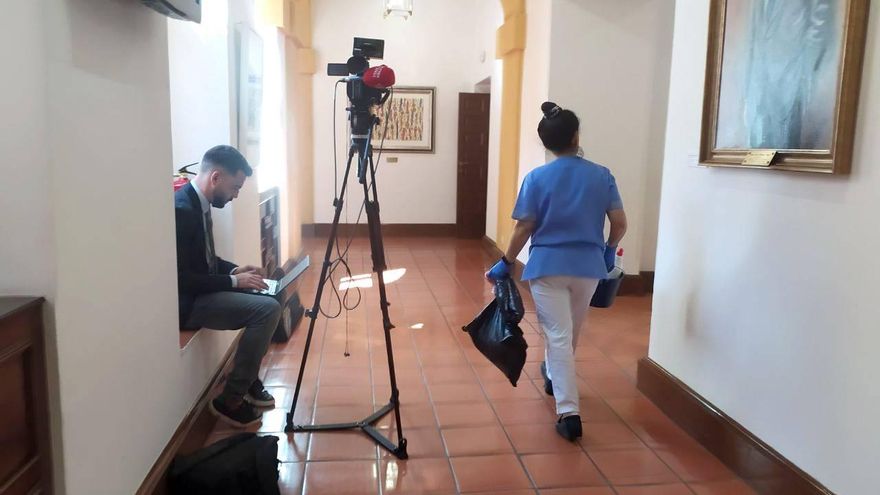 En los pasillos de las Cortes de Castilla-La Mancha hoy hay menos actividad. Es el último pleno de la legislatura 2019-2023