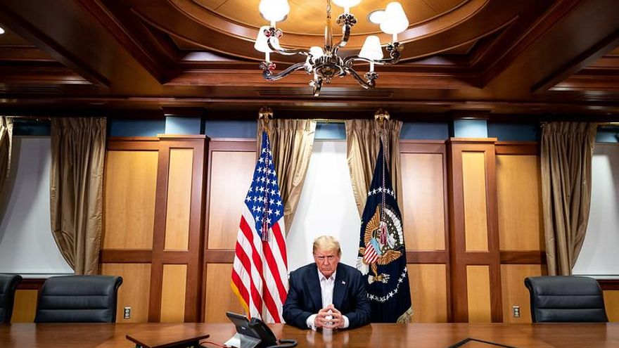 Pánico, mentiras y confusión: la Casa Blanca ante el contagio de Trump