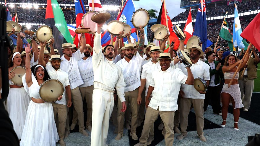 "Repugnante", "ilegal", "depravado" y "en español" ¿Por qué Trump y los MAGA odian tanto a Bad Bunny?