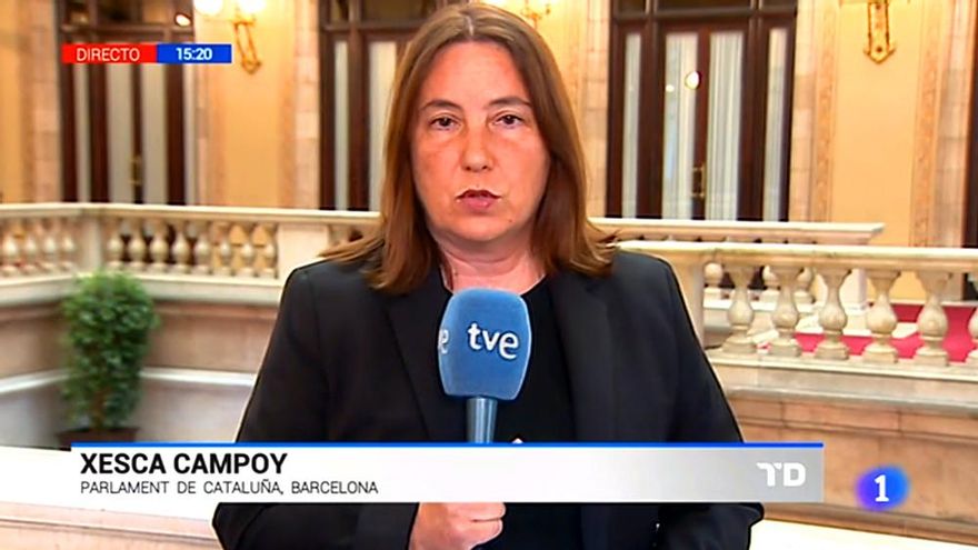 La reportera Xesca Camboy en el TD-1 de TVE durante el quinto viernes negro