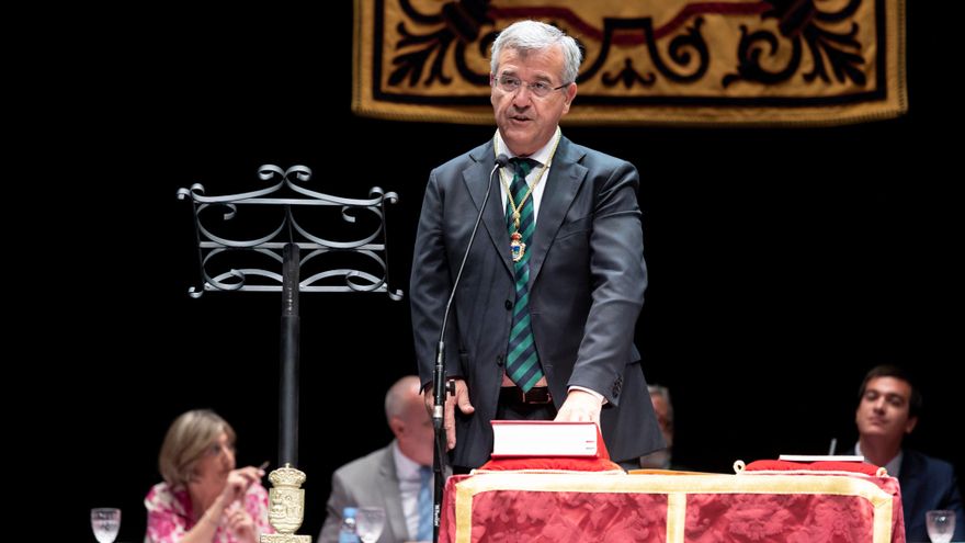 El hijo del alcalde de Estepona ficha por la principal empresa adjudicataria del Ayuntamiento tras dejar la concejalía