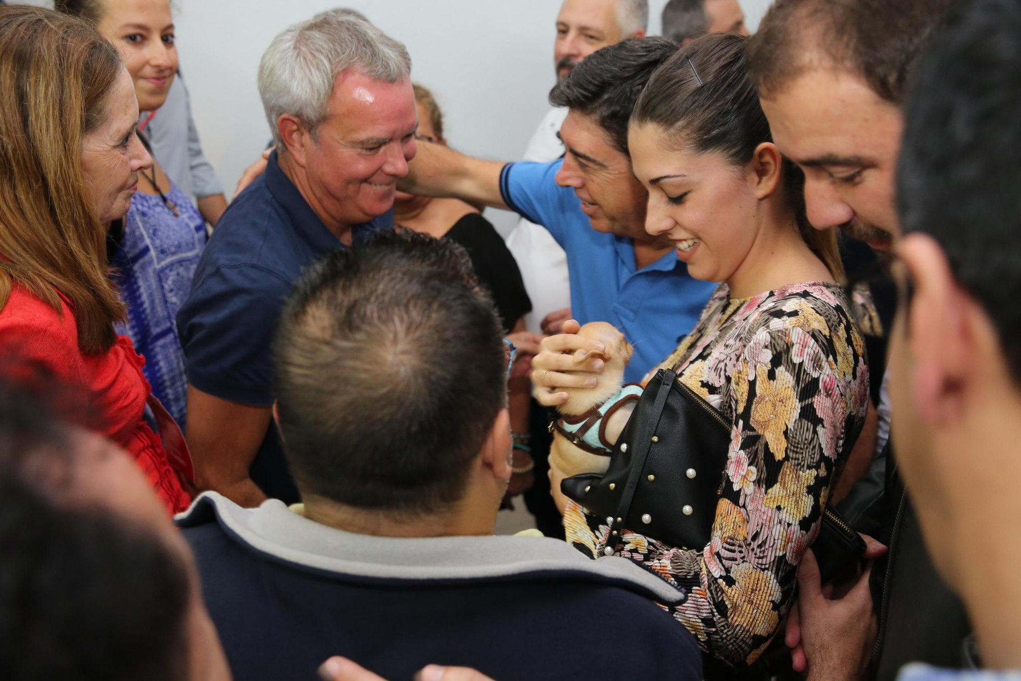 Los militrantes del PSOE felicitan a Chano Franquis