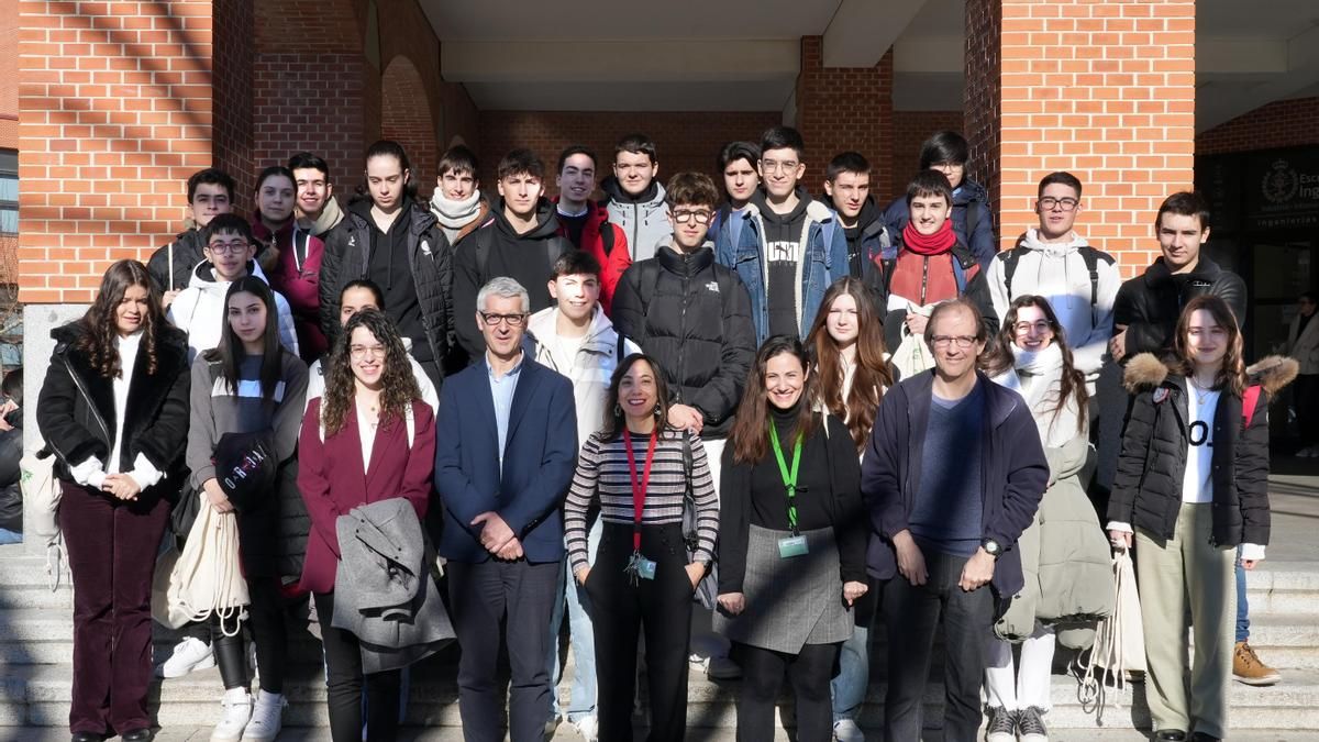 Fotografía de grupo de las Olimpiadas Matemáticas de 2025 en la Universidad de León.