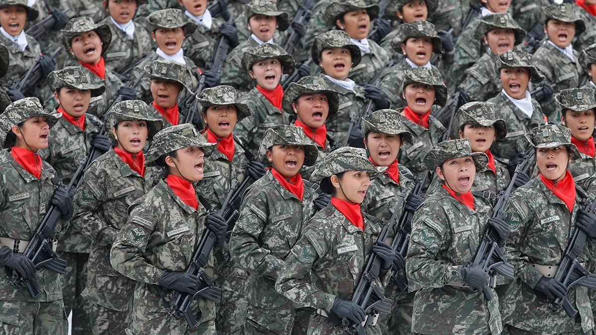 Una de las imágenes del documental que muestra a soldados femeninas