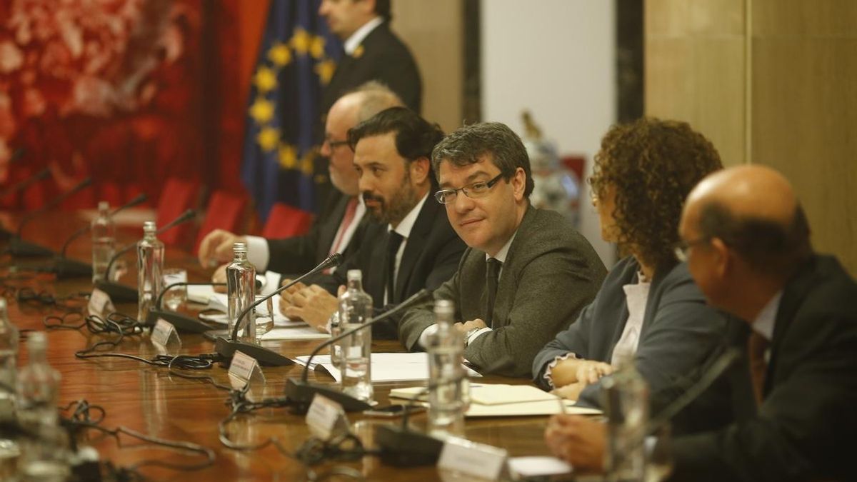 El ministro de Energía y los portavoces del ramo en el Congreso.