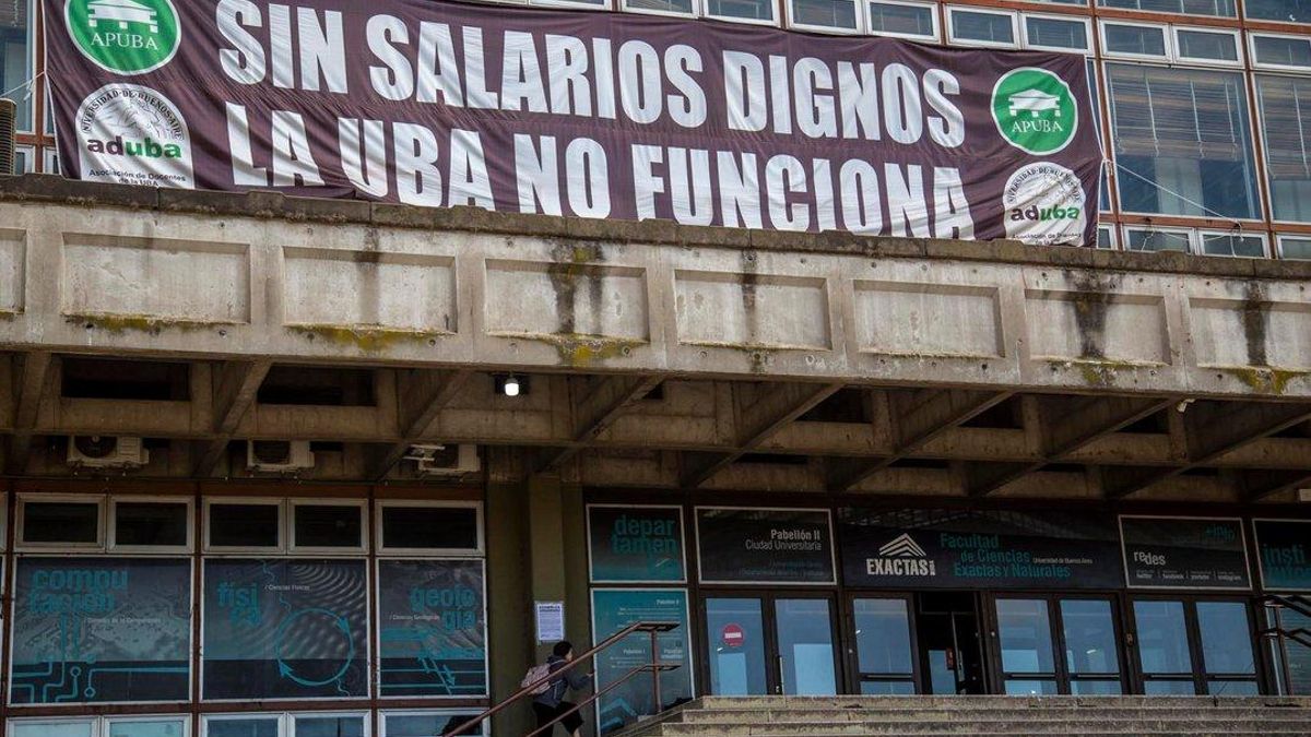 Los docentes universitarios siguen con medidas de fuerza.