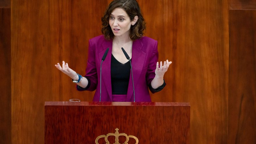 La candidata del PP a presidir la Comunidad de Madrid, Isabel Díaz Ayuso, durante una de sus intervenciones en la segunda sesión del pleno de Investidura que arranca con la intervención de los cuatro Grupos parlamentarios y que culminará con la votación que alzará a Díaz Ayuso a gobernar con mayoría absoluta.  EFE/ Fernando Villar