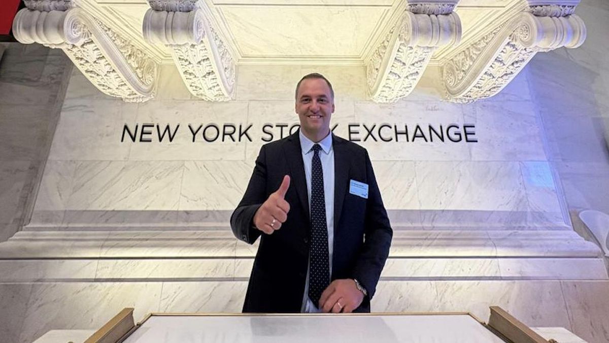 Adorni, el viernes, al visitar la Bolsa de Comercio de Nueva York.