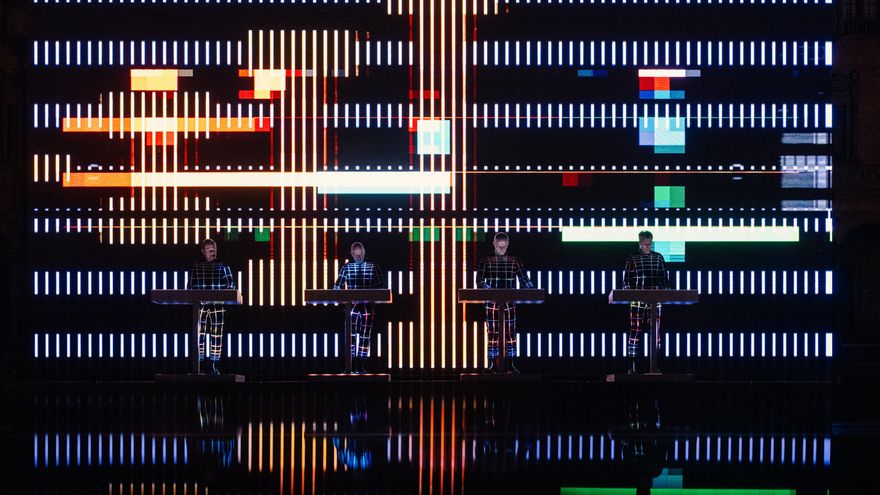 El concepto de error digital, consustancial a la máquina, está también en Kraftwerk