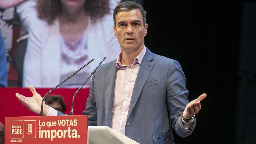 Pedro Sánchez participa en un acto de campaña en Santander.