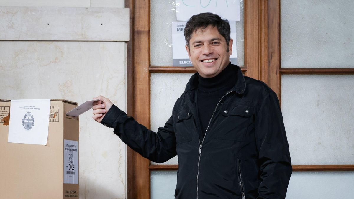 Axel Kicillof votó en la Escuela Superior de Sanidad de La Plata.