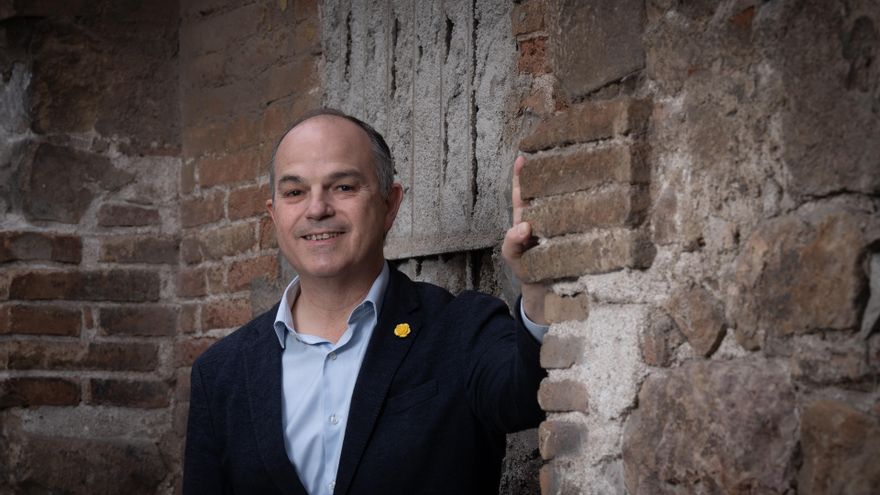 Archivo - El secretario general de Junts, Jordi Turull, posa tras una entrevista para Europa Press, en la sede de Junts, a 16 de abril de 2025, en Barcelona, Cataluña (España). Jordi Turull es un político español, miembro de Junts, diputado entre 2004 y 2