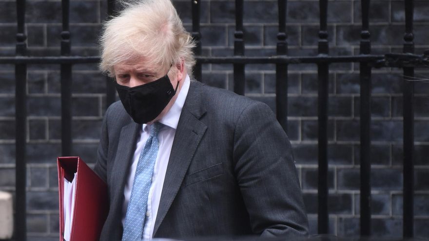 El primer ministro británico, Boris Johnson, anunciará este lunes una desescalada gradual de las restricciones contra la pandemia en Inglaterra. EFE/EPA/NEIL HALL