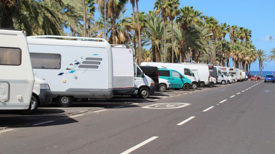 La proliferación de caravanas en el sur de Tenerife lleva a Arona a preparar una ordenanza para regularlas