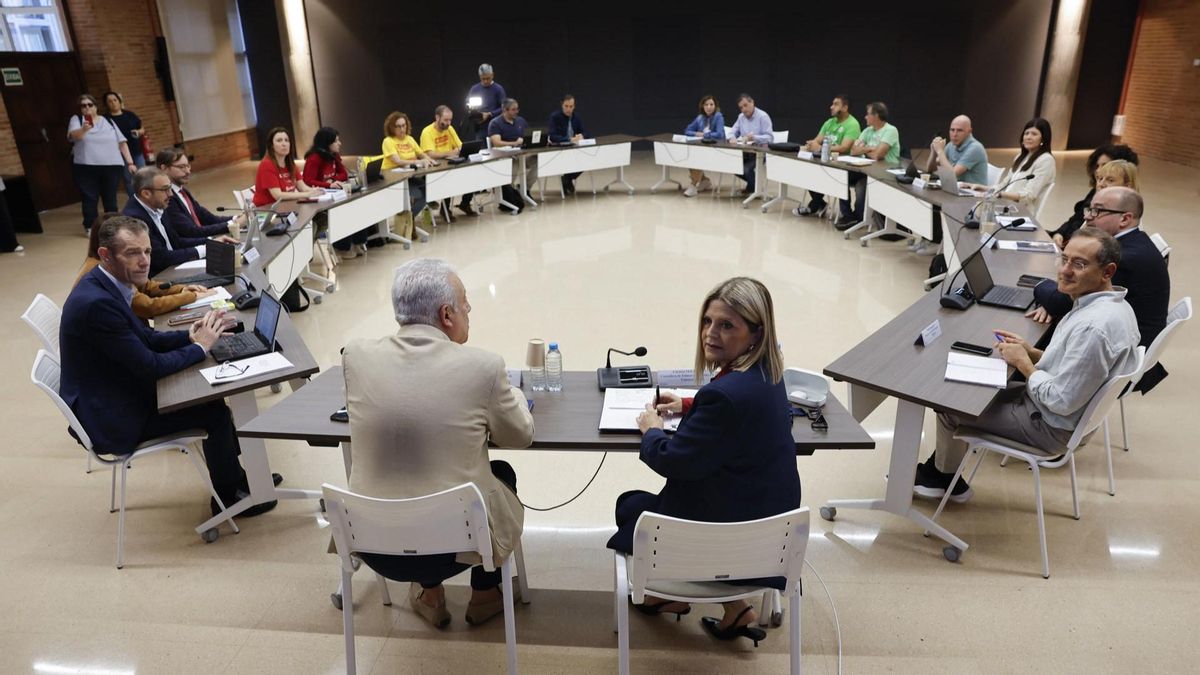 La consellera de Educación, Carmen Ortí, y los sindicatos de docentes se reúnen este jueves en la cuarta jornada de la huelga indefinida del profesorado de la Comunitat Valenciana.