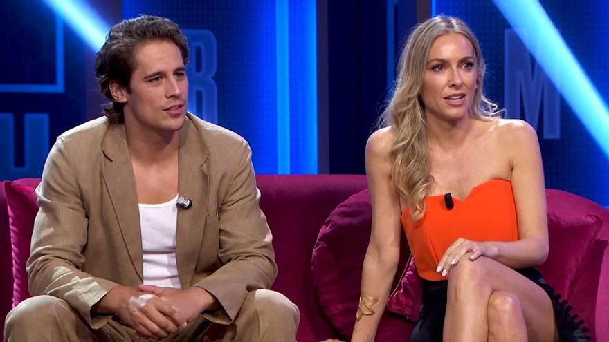 Martiño Rivas explica por qué pedía perdón al rodar sexo en 'Nacho', y Kira Miró denuncia las fotos que le envían