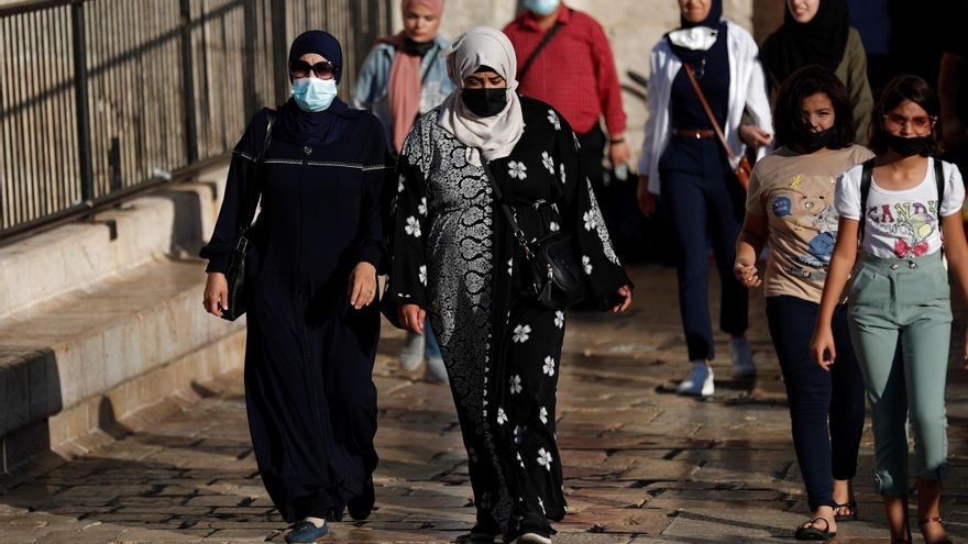 Israel extiende la tercera dosis de la vacuna a los mayores de 40 años EFE/EPA/ATEF SAFADI