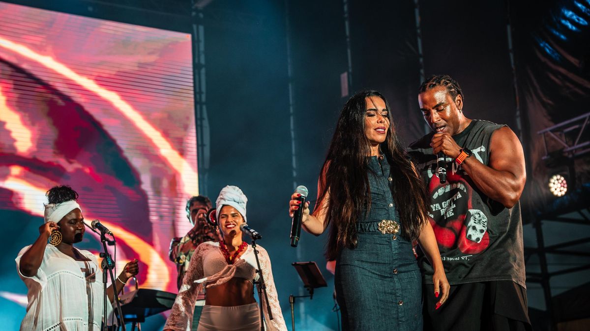 Orishas y Beatriz Luengo.