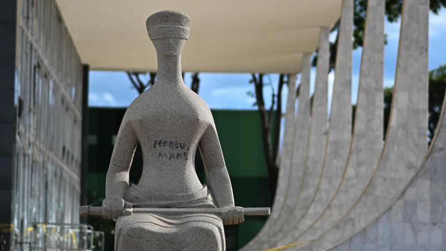 El caso de la bolsonarista que puede ir 14 años a prisión por una pintada causa polémica