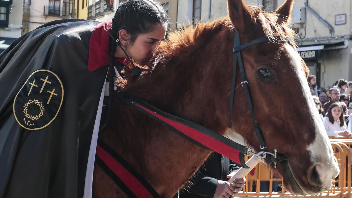Más que Siete Palabras en el Pregón a Caballo de la Semana Santa de León