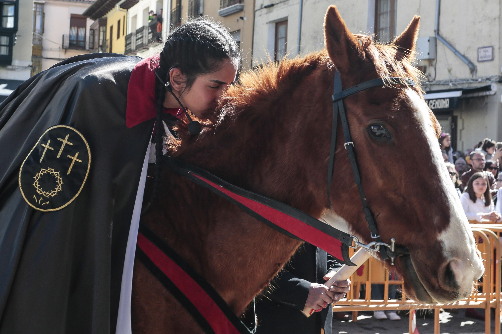 Más que Siete Palabras en el Pregón a Caballo de la Semana Santa de León