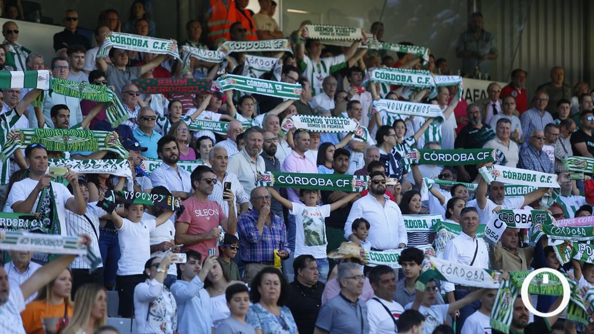 Grada Blanquiverde del partido entre el Córdoba CF y AD Alcorcón