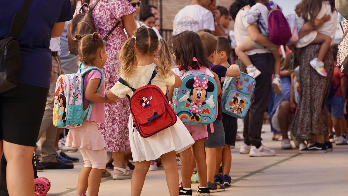 Cantabria descarta suspender las clases de forma generalizada por el calor, aunque insta a posponer actividades