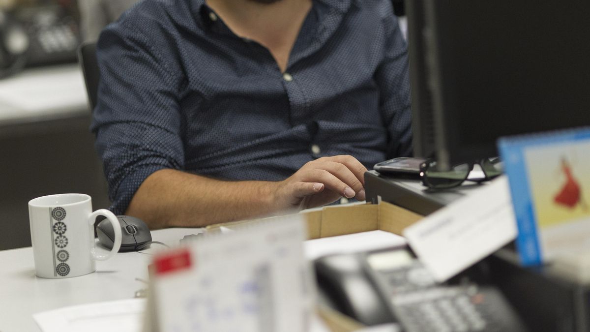Un trabajador en la oficina