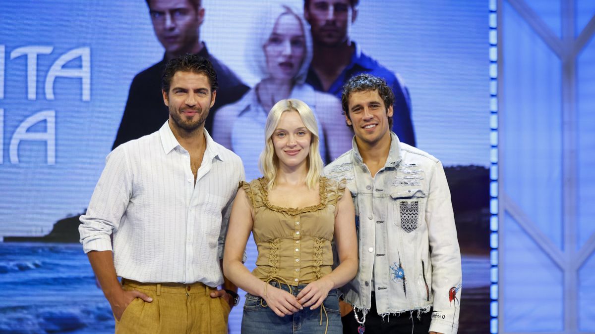 Maxi Iglesias, Karina Kolokolchykova y Martiño Rivas en la presentación de 'Ella, maldita alma'