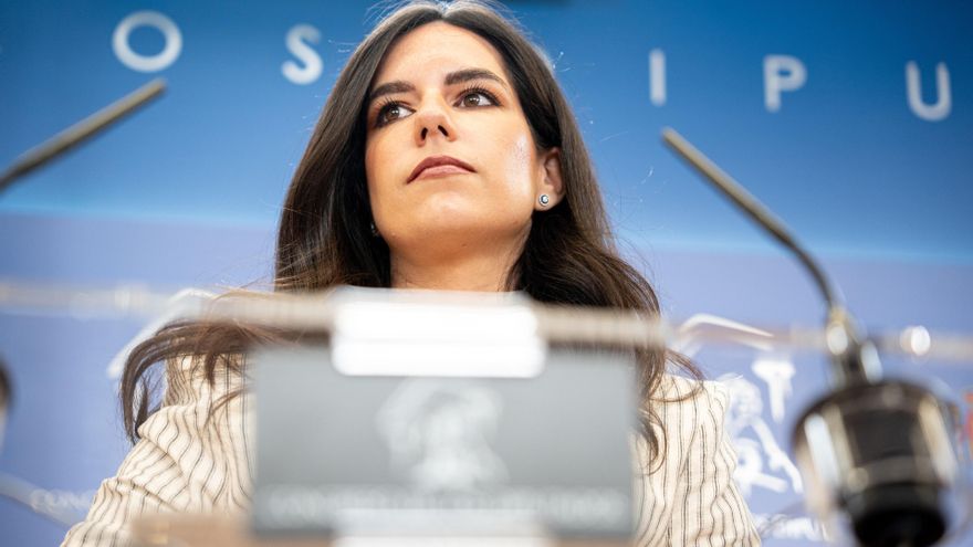 La portavoz de VOX en el Congreso, Pepa Millán, durante una rueda de prensa en el Congreso.