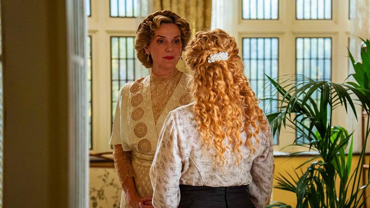 Cruz y Jana, en una escena de 'La Promesa'