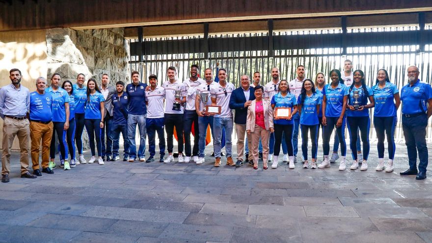 El Gobierno de Canarias celebra junto al CD Cisneros Alter y el CV Cuesta Piedra sus ascensos