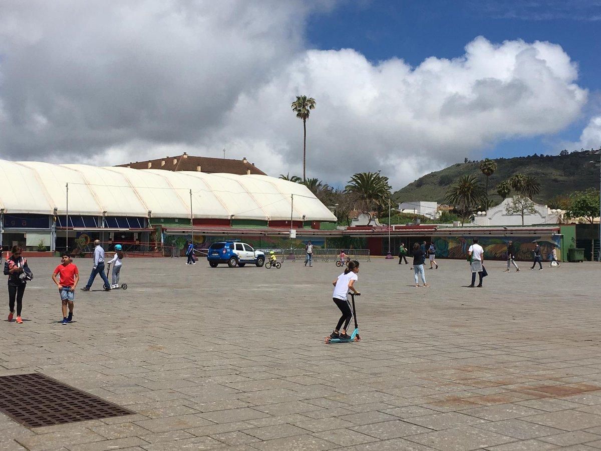 Niños en la plaza del Cristo de La Laguna, en el primer día en que pueden salir