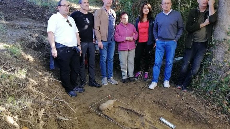 Gobierno Vasco y Aranzado recuperan los restos de un combatiente de la Guerra Civil en Mutriku (Gipuzkoa)