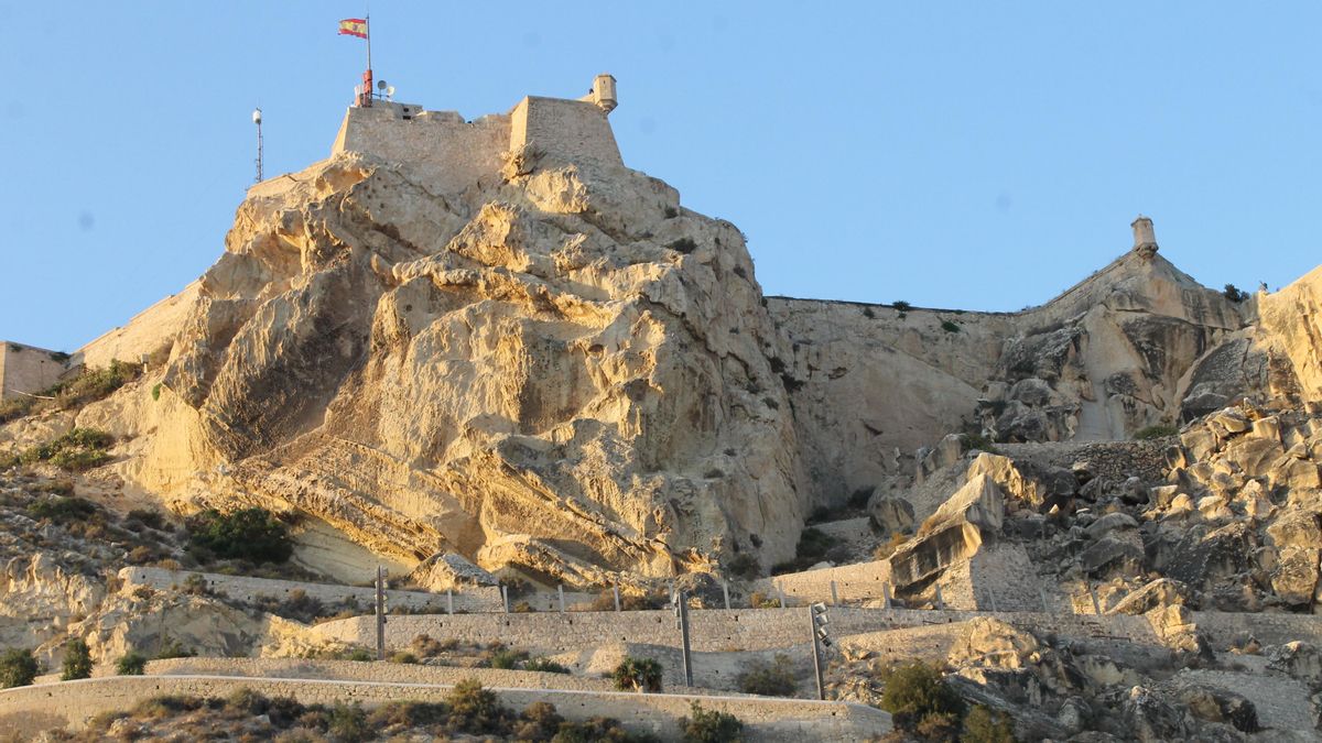 El castillo de Alicante que fue escenario de varias de las películas de Drácula