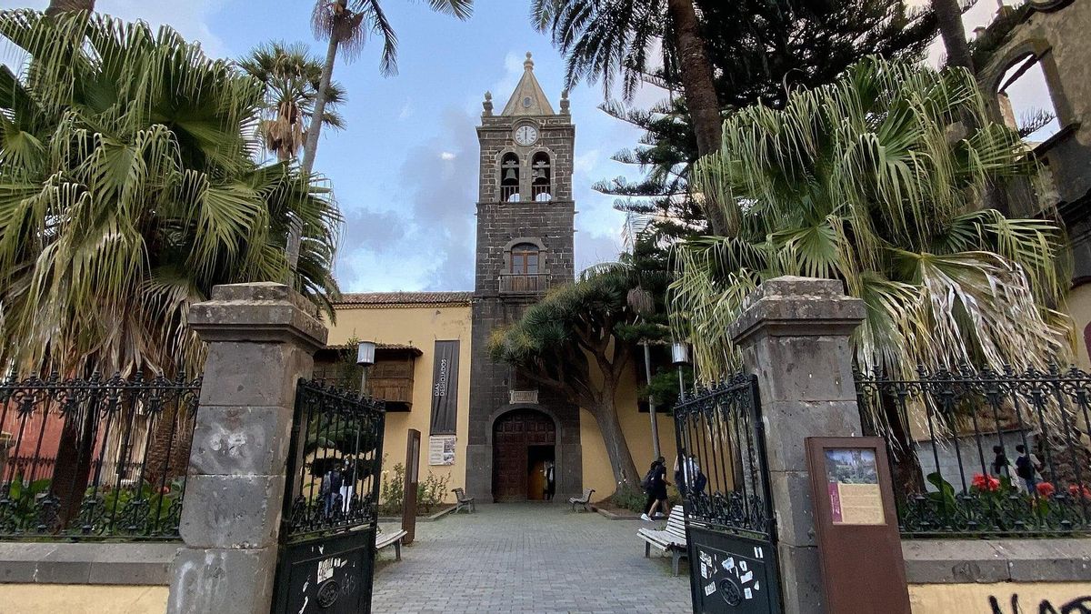 Fachada del IES Canarias Cabrera Pinto de Tenerife
