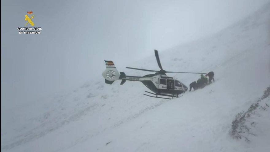 Rescatados dos senderistas arrastrados por una avalancha en Valdezcaray