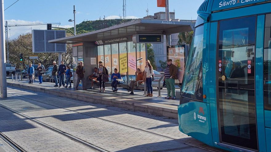 Atropellada por el tranvía en el Campus de Guajara una joven de 20 años
