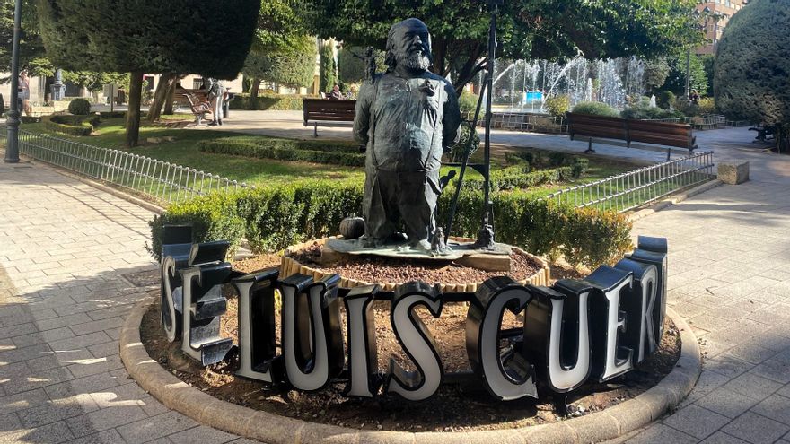 Escultura de José Luis Cuerda en Albacete