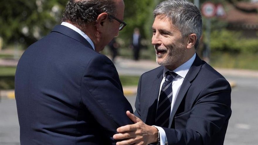 Marlaska dice que la ley posibilita un trato específico a migrantes Aquarius