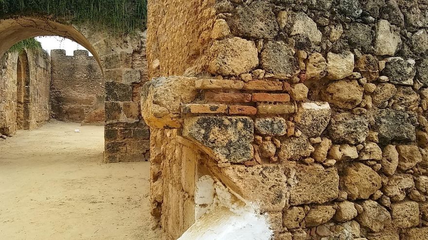 Alcalá de Guadaíra presenta un proyecto para restaurar la Torre Mocha, el enclave más estratégico de su castillo