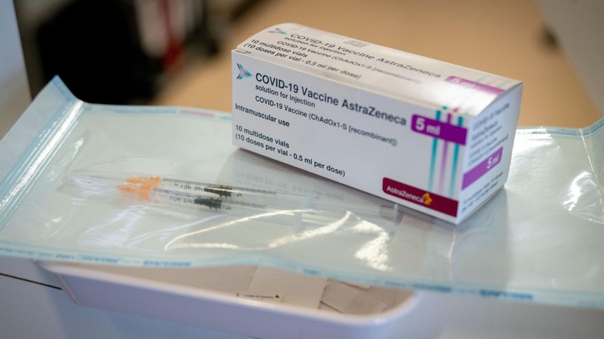 Envase de la vacuna de Astrazeneca contra la covid. EFE/EPA/Kay NietfeldArchivo