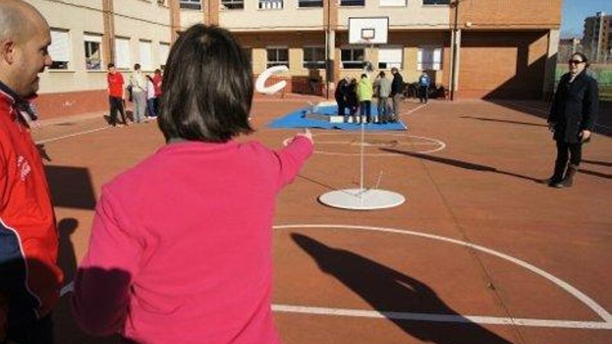 ...En poco minutos las y los jóvenes se hiceron con los juegos propuestos como si lo hubieran hecho toda la vida.