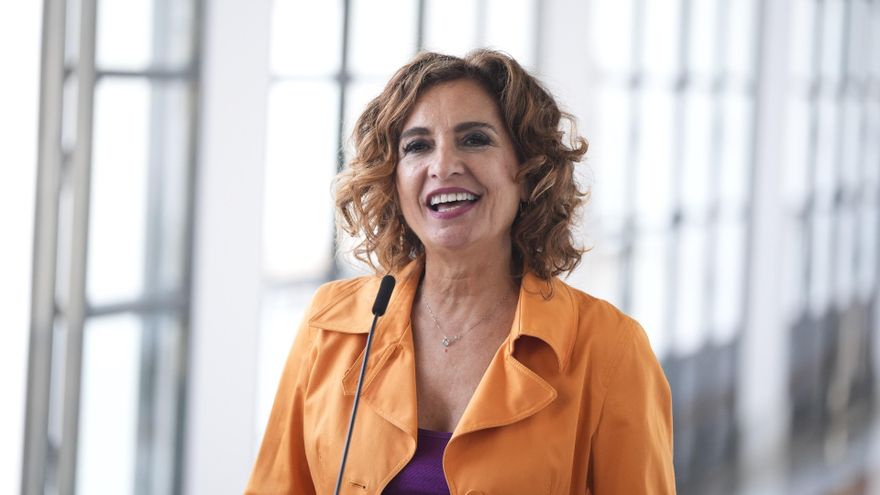 La secretaria general del PSOE-A, María Jesús Montero, mantiene un encuentro con los medios de comunicación, en el Patio de Prensa del Parlamento, para tratar asuntos de actualidad política. A 2 de junio de 2026 en Sevilla (Andalucía, España).