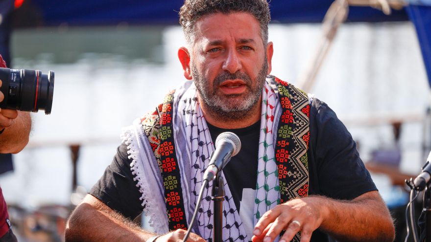 Archivo - El coordinador de la Global Sumud Flotilla, Saif Abukeshek, durante una rueda de prensa antes de la despedida a la Global Sunat Flotilla en el Puerto de Barcelona, a 31 de agosto de 2025, en Barcelona, Catalunya (España).