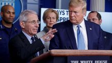 Todo lo que Trump dijo durante semanas para negar la gravedad de la crisis del coronavirus
